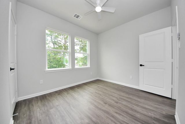 303 S Utah Street, La Porte, TX 77571