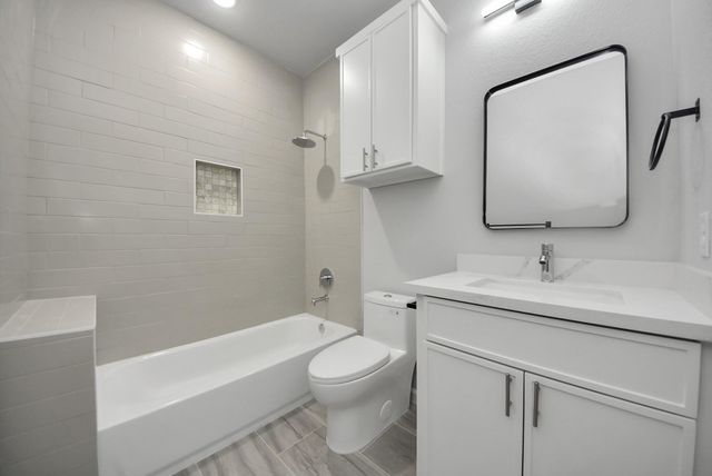 303 S Utah Street, La Porte, TX 77571