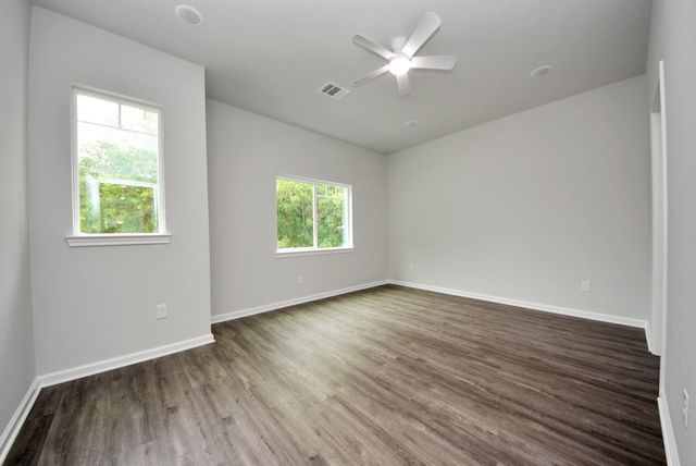 303 S Utah Street, La Porte, TX 77571
