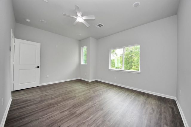 303 S Utah Street, La Porte, TX 77571