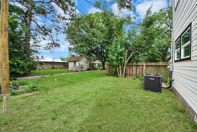 303 S Utah Street, La Porte, TX 77571
