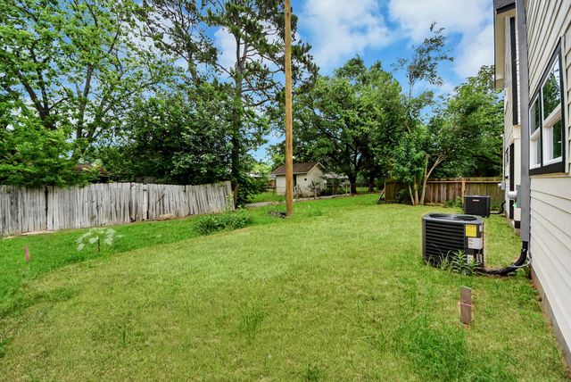 303 S Utah Street, La Porte, TX 77571