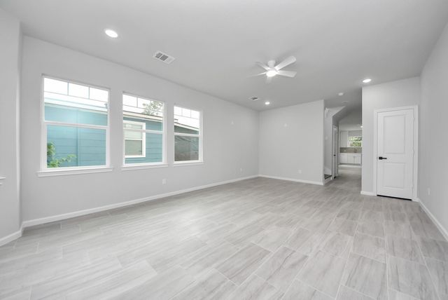 303 S Utah Street, La Porte, TX 77571