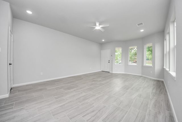 303 S Utah Street, La Porte, TX 77571
