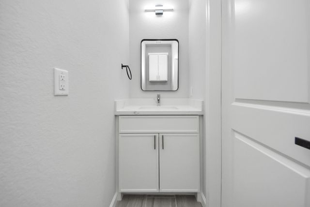 303 S Utah Street, La Porte, TX 77571