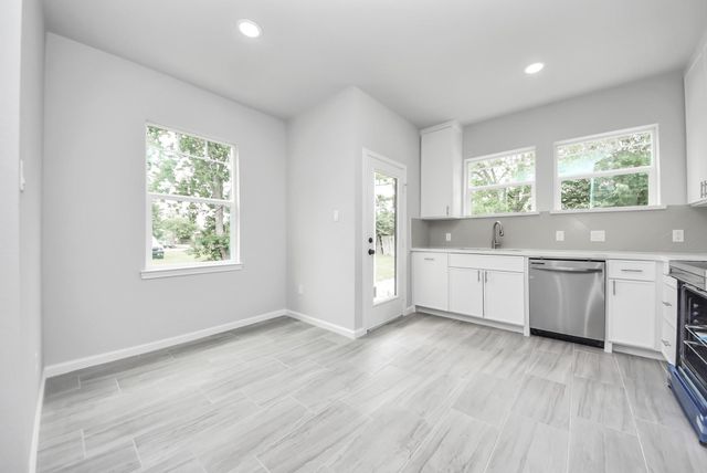 303 S Utah Street, La Porte, TX 77571