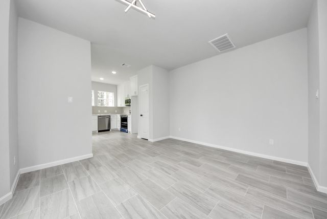303 S Utah Street, La Porte, TX 77571