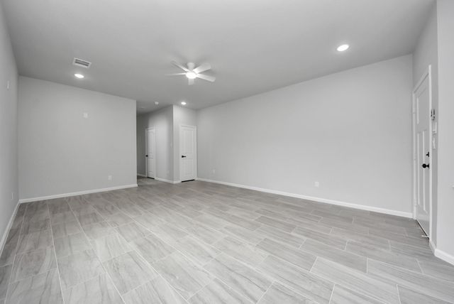 303 S Utah Street, La Porte, TX 77571