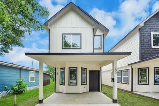 303 S Utah Street, La Porte, TX 77571