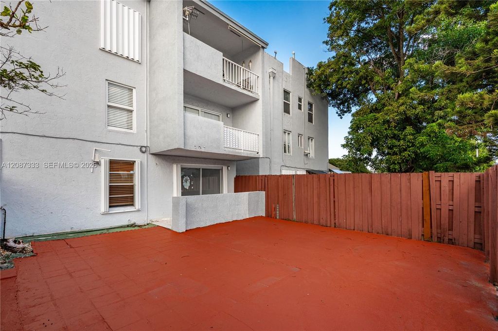 1725 W 60th Street F126, Hialeah, FL 33012