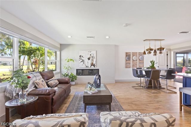 2232 SE 27th ST, Cape Coral, FL 33904