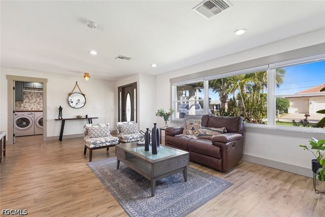 2232 SE 27th ST, Cape Coral, FL 33904