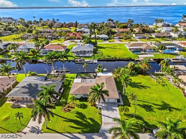 2232 SE 27th ST, Cape Coral, FL 33904