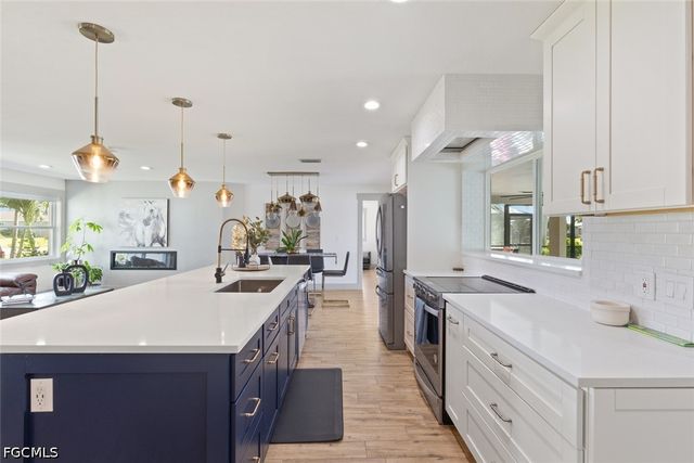 2232 SE 27th ST, Cape Coral, FL 33904