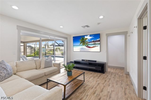 2232 SE 27th ST, Cape Coral, FL 33904