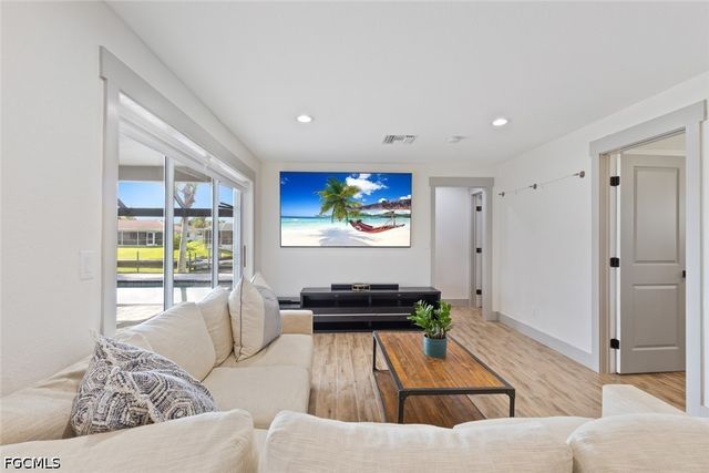 2232 SE 27th ST, Cape Coral, FL 33904