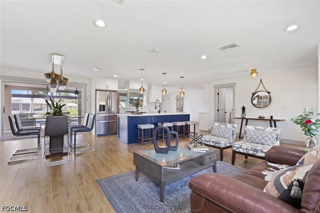 2232 SE 27th ST, Cape Coral, FL 33904