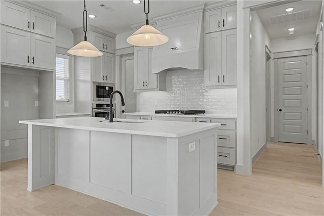 6802 SW Orange Avenue, Bentonville, AR 72713