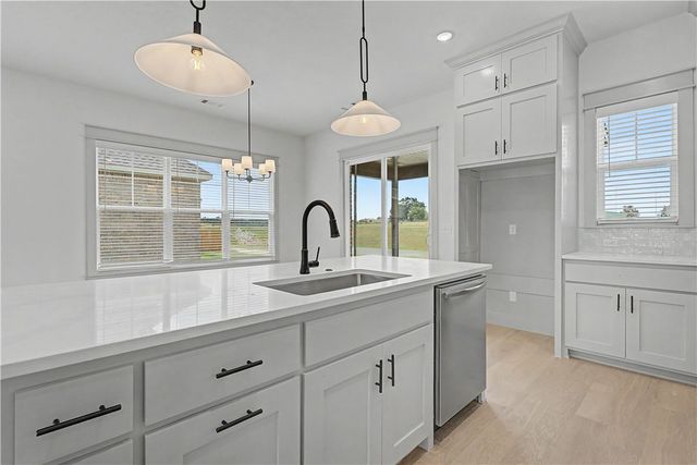6802 SW Orange Avenue, Bentonville, AR 72713