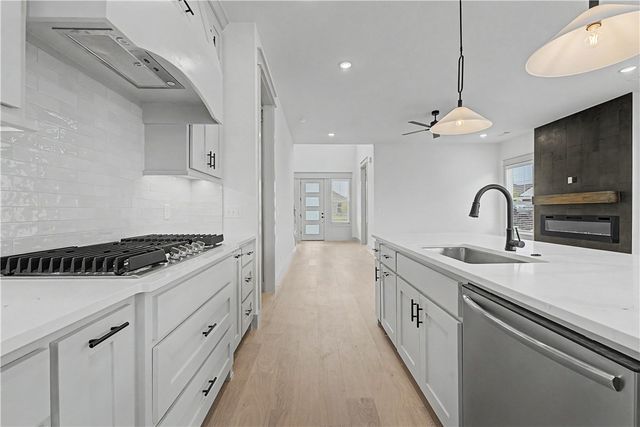 6802 SW Orange Avenue, Bentonville, AR 72713