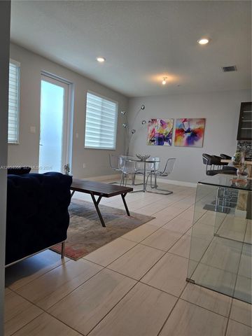 10222 NW 64th Way 302, Doral, FL 33178
