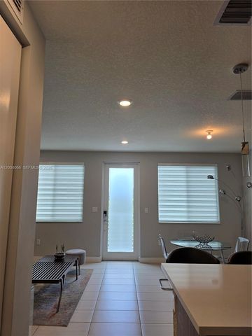 10222 NW 64th Way 302, Doral, FL 33178