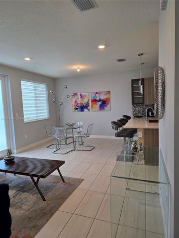 10222 NW 64th Way 302, Doral, FL 33178
