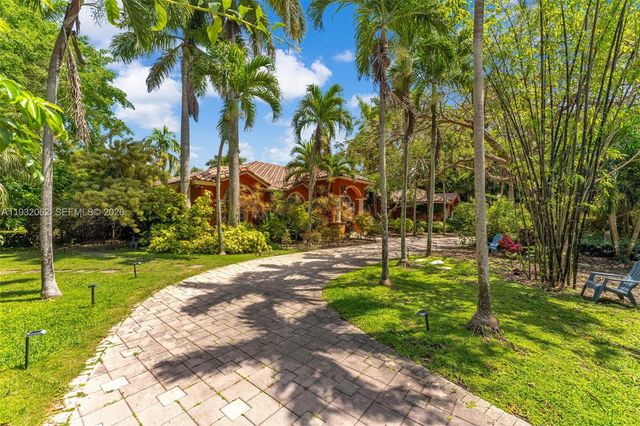 11825 S Mitchell Manor Circle, Pinecrest, FL 33156