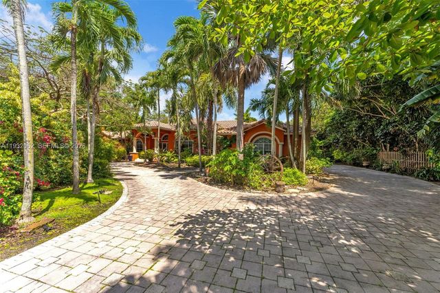 11825 S Mitchell Manor Circle, Pinecrest, FL 33156