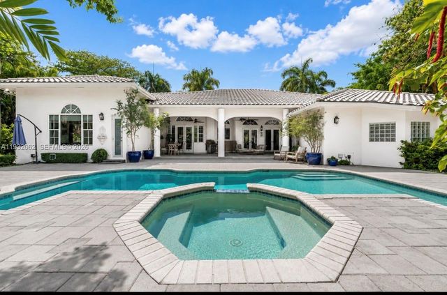 11825 S Mitchell Manor Circle, Pinecrest, FL 33156
