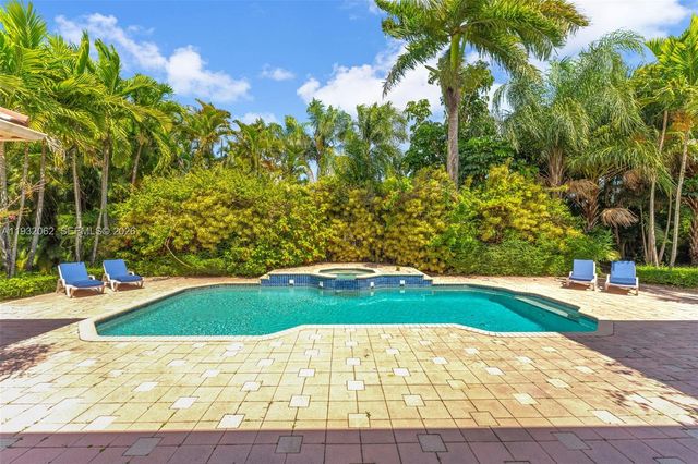 11825 S Mitchell Manor Circle, Pinecrest, FL 33156