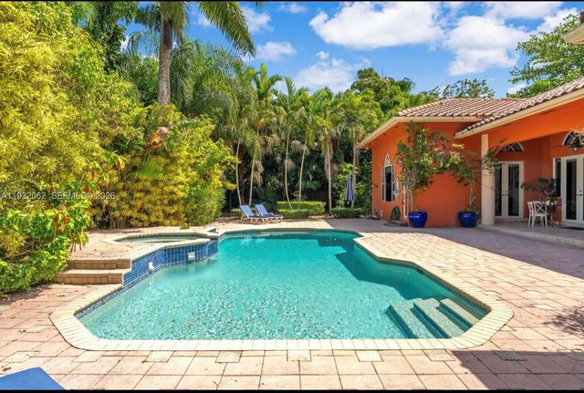 11825 S Mitchell Manor Circle, Pinecrest, FL 33156
