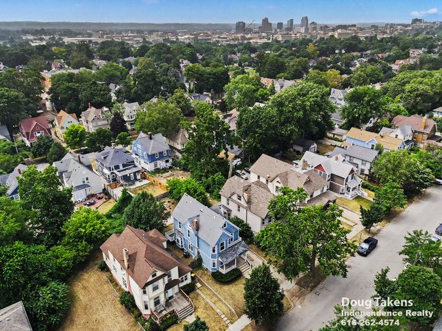 735 Paris Avenue SE, Grand Rapids, MI 49503