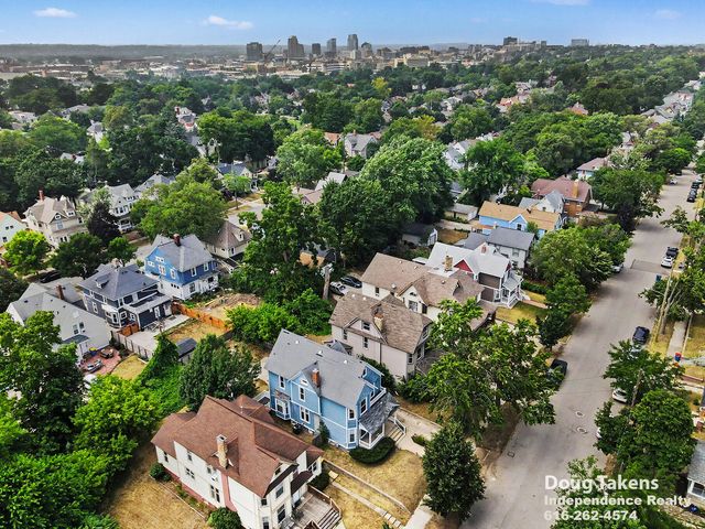 735 Paris Avenue SE, Grand Rapids, MI 49503