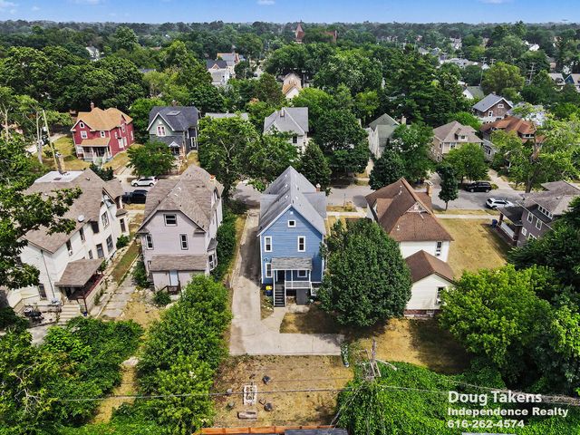 735 Paris Avenue SE, Grand Rapids, MI 49503