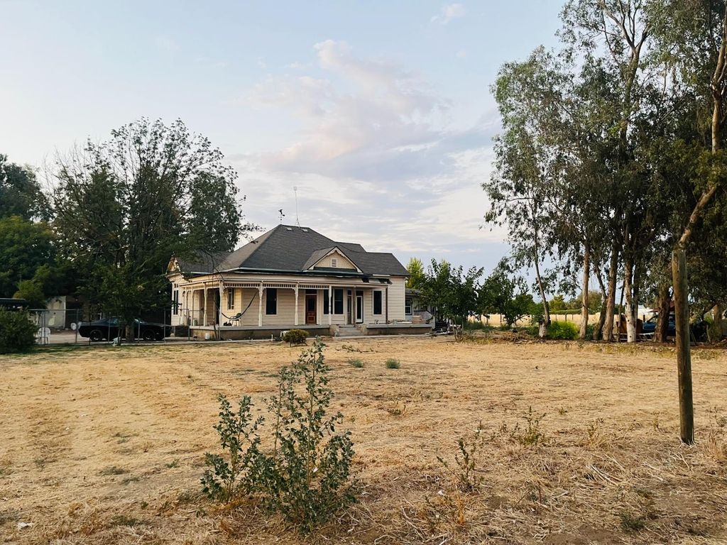 Image 1 of property listing at 15677 Betters Road, Madera, CA 93638
