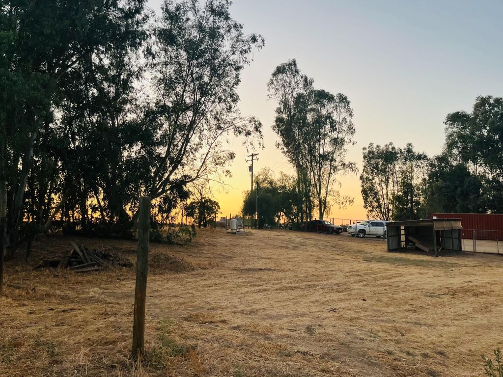 Image 11 of property listing at 15677 Betters Road, Madera, CA 93638