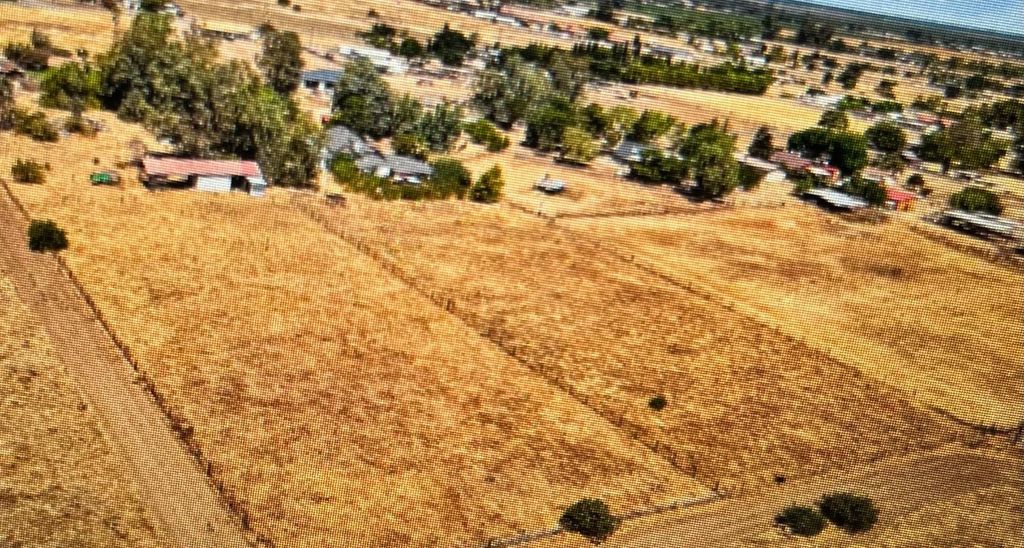 Image 12 of property listing at 15677 Betters Road, Madera, CA 93638