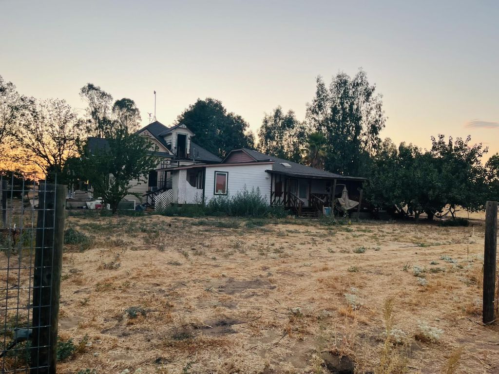 Image 3 of property listing at 15677 Betters Road, Madera, CA 93638