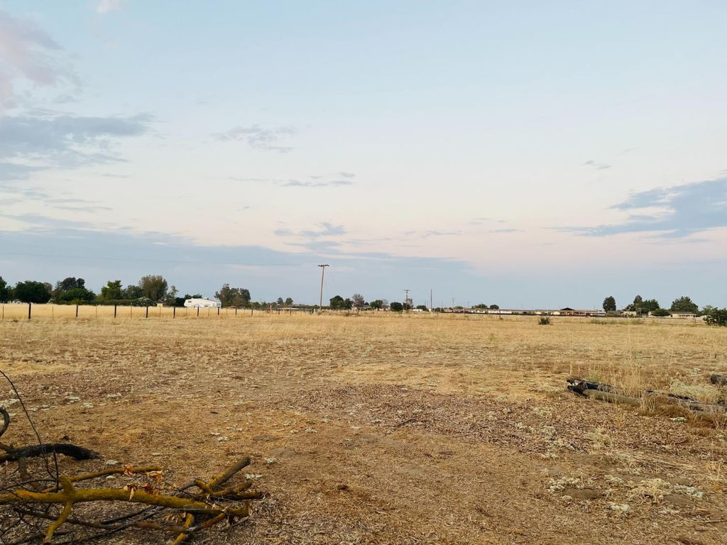 Image 5 of property listing at 15677 Betters Road, Madera, CA 93638