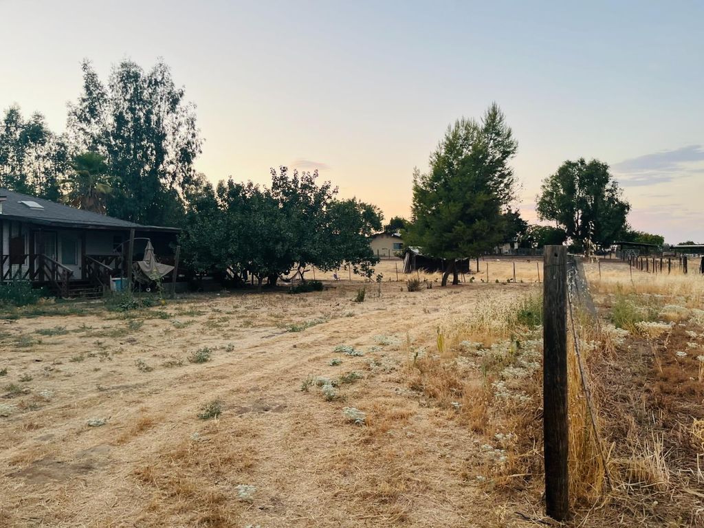 Image 6 of property listing at 15677 Betters Road, Madera, CA 93638