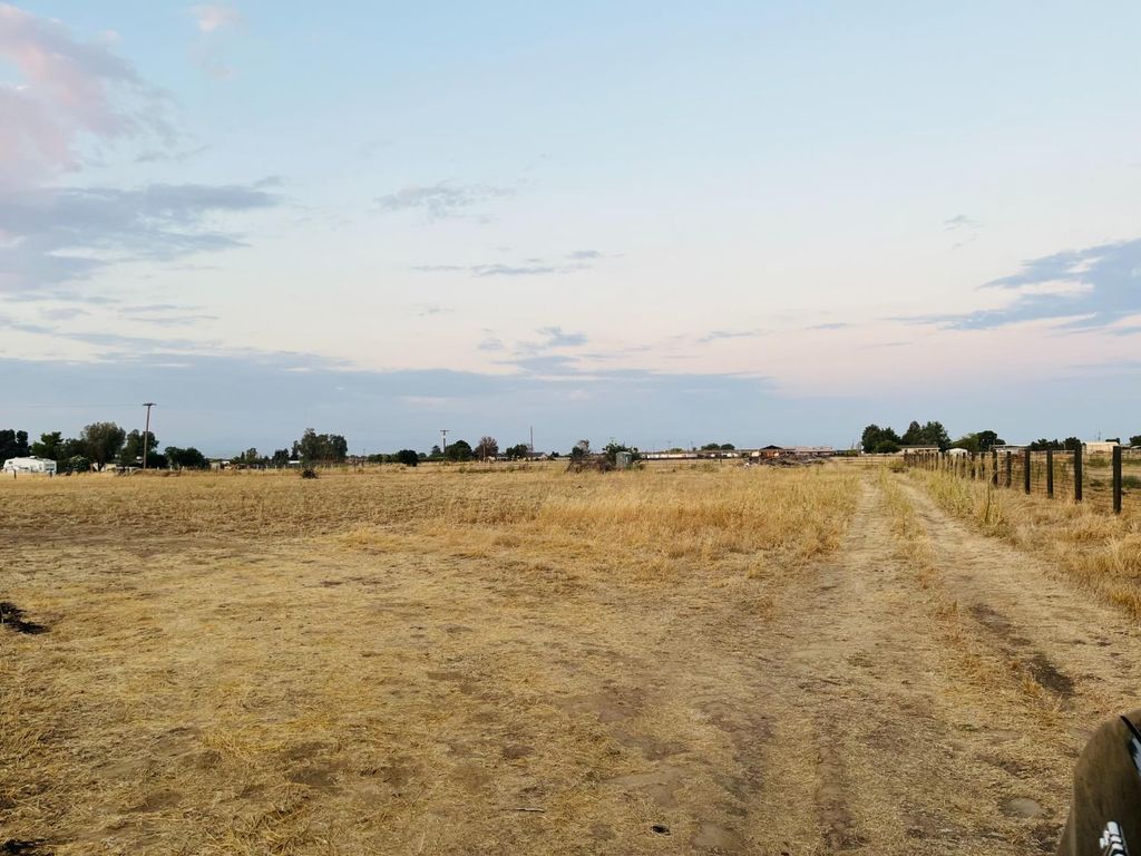 Image 9 of property listing at 15677 Betters Road, Madera, CA 93638