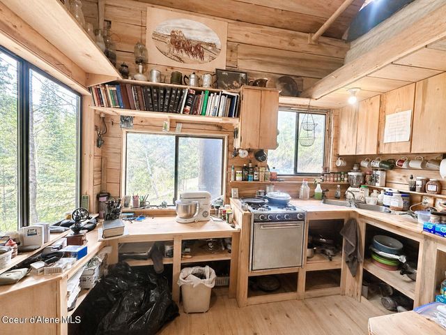 1546 Pup Paw TRL, Priest River, ID 83856