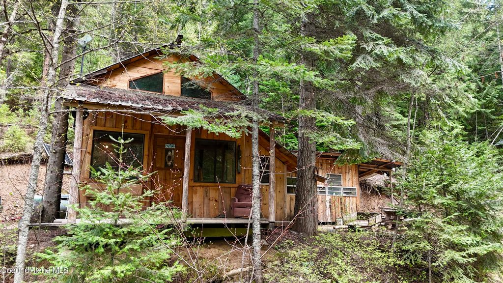 1546 Pup Paw TRL, Priest River, ID 83856