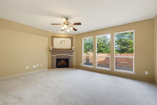 11 Beechcreek Drive, Edgecliff Village, TX 76134