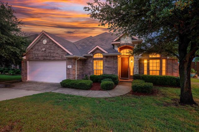 11 Beechcreek Drive, Edgecliff Village, TX 76134
