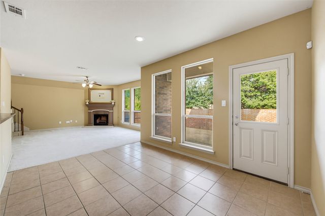 11 Beechcreek Drive, Edgecliff Village, TX 76134
