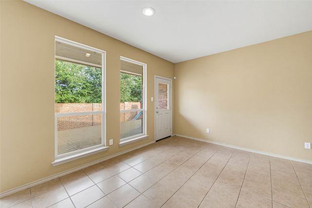 11 Beechcreek Drive, Edgecliff Village, TX 76134