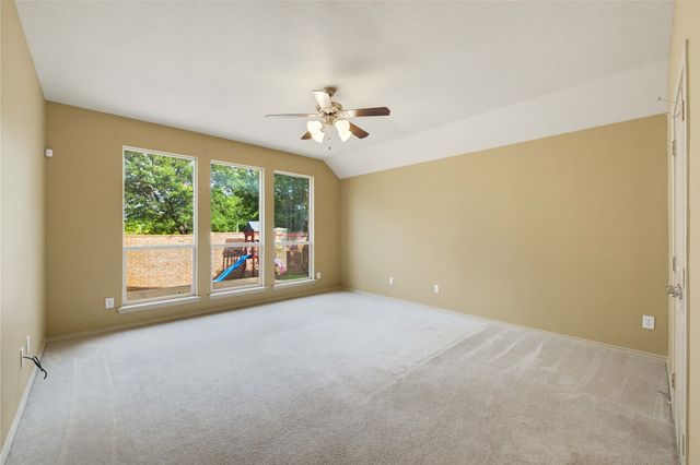 11 Beechcreek Drive, Edgecliff Village, TX 76134
