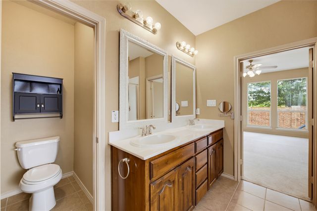 11 Beechcreek Drive, Edgecliff Village, TX 76134